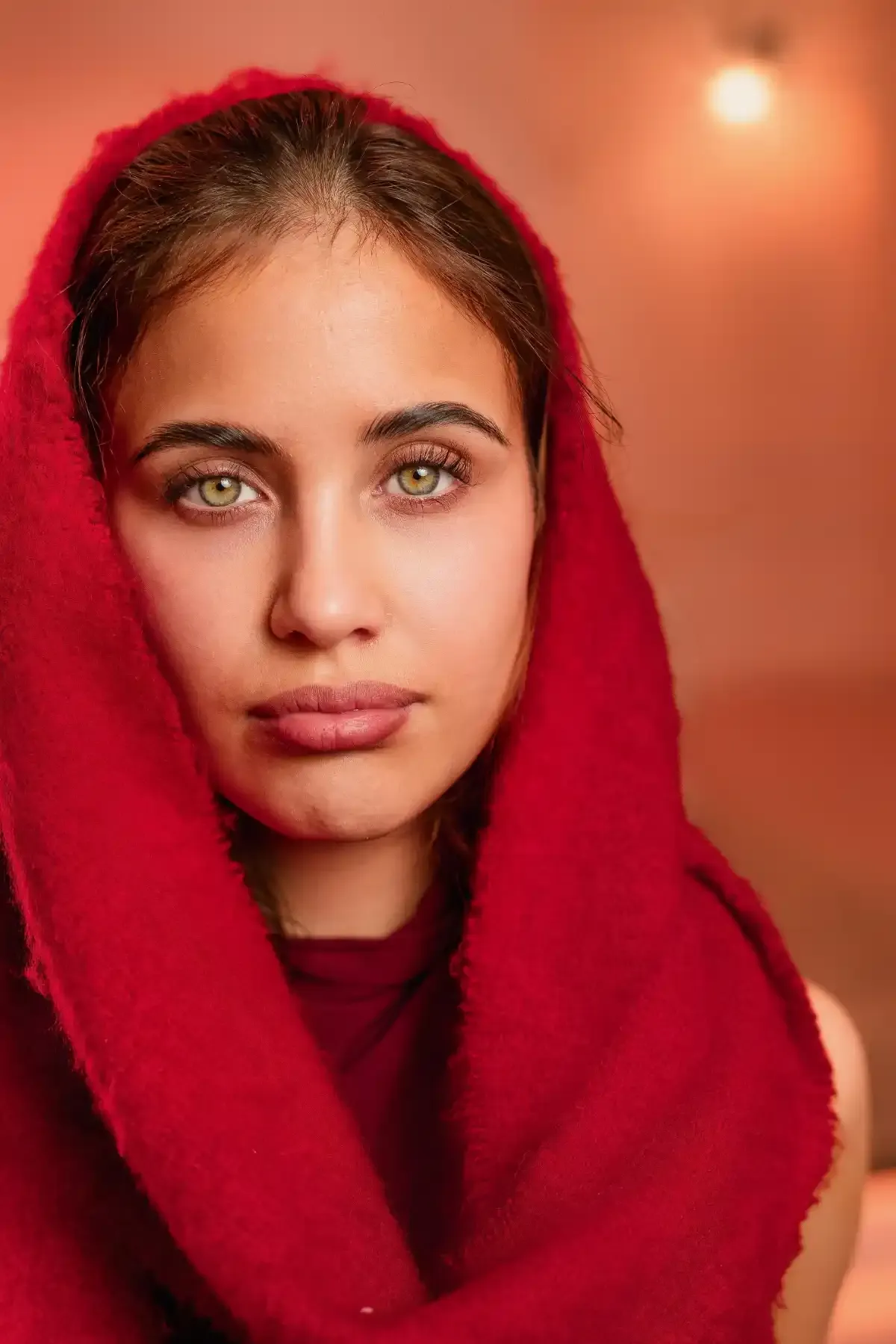 Artistic Portrait mit Kapuze