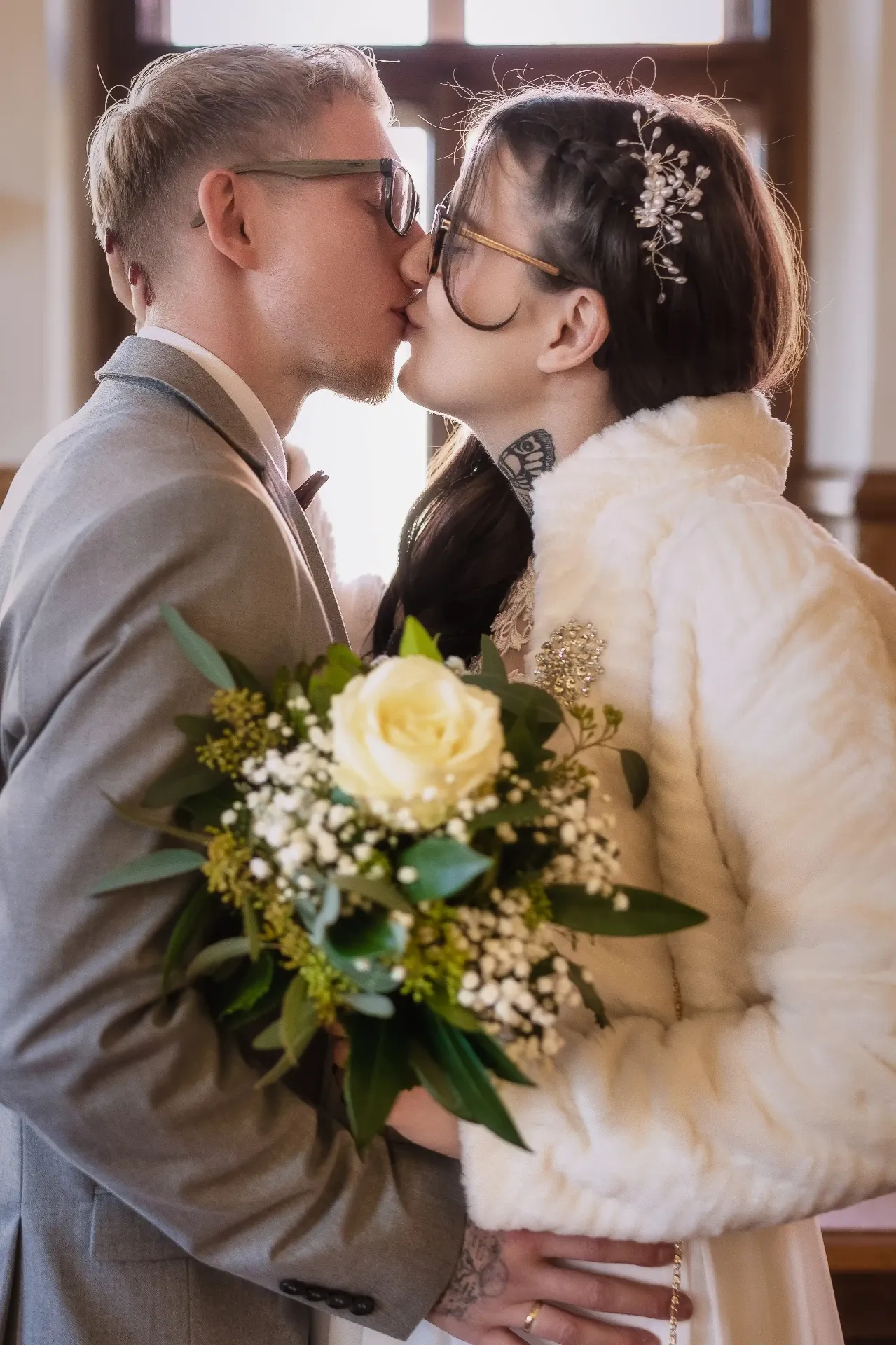 Inniger Hochzeitskuss