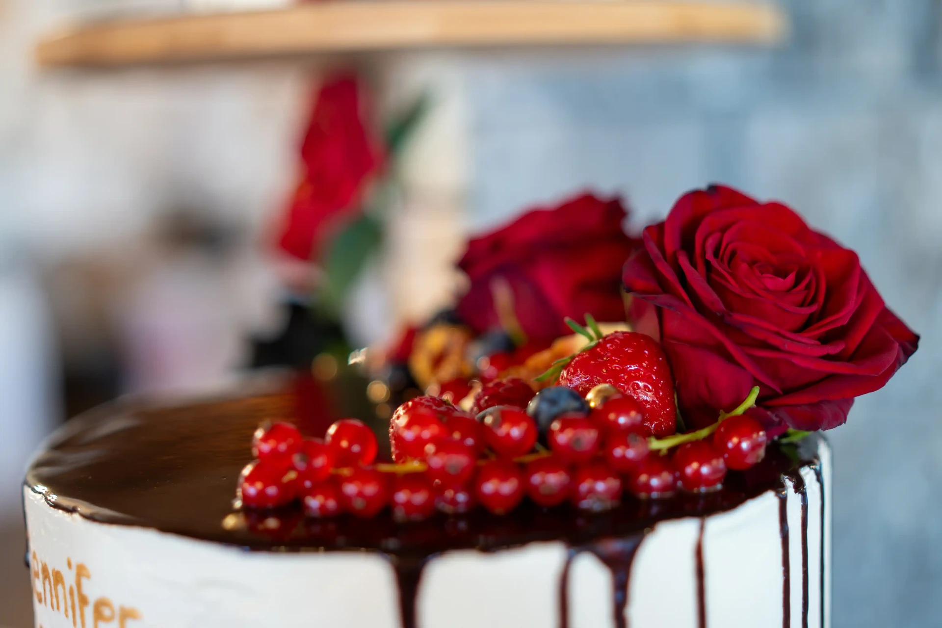 Hochzeitstorte mit Rosen